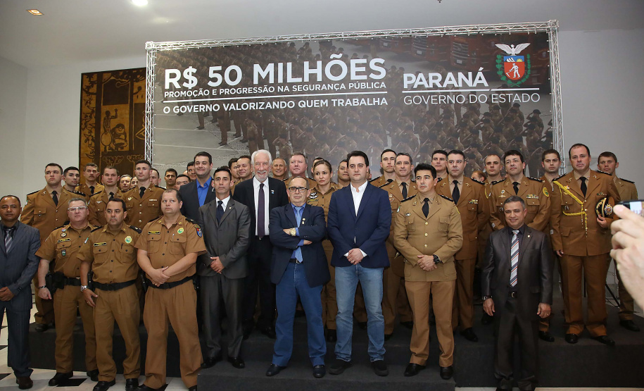 O governador Carlos Massa Ratinho Junior assina promoções e progressões das Forças de Segurança Pública. Foto: Jaelson Lucas/ANPr