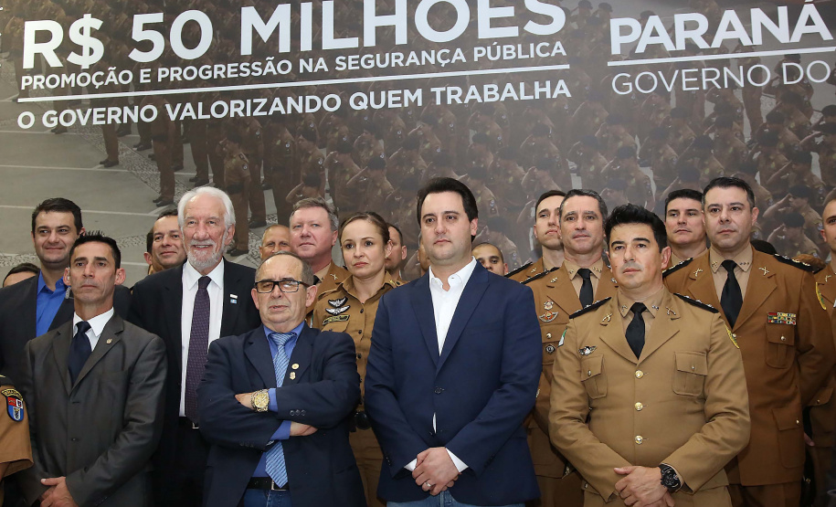 O governador Carlos Massa Ratinho Junior assina promoções e progressões das Forças de Segurança Pública. Foto: Jaelson Lucas/ANPr