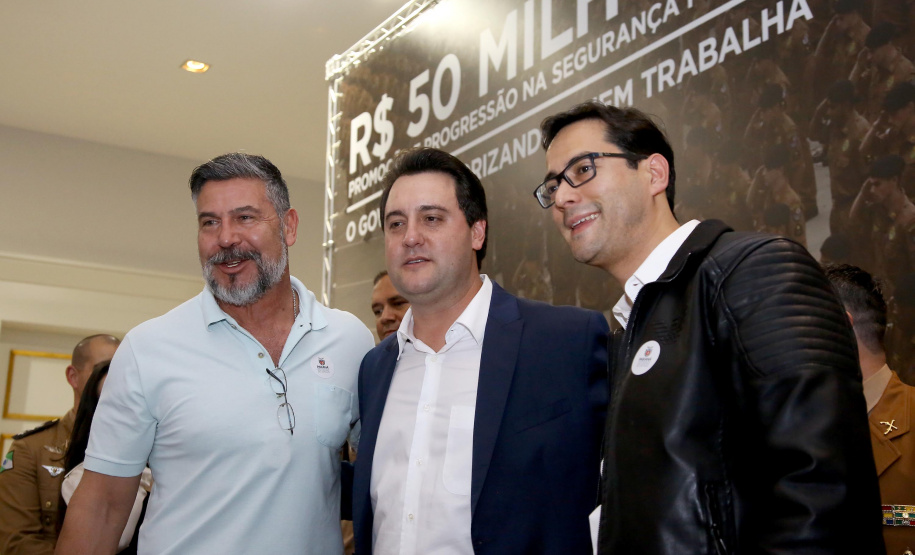 O governador Carlos Massa Ratinho Junior assina promoções e progressões das Forças de Segurança Pública. Foto: Jaelson Lucas/ANPr