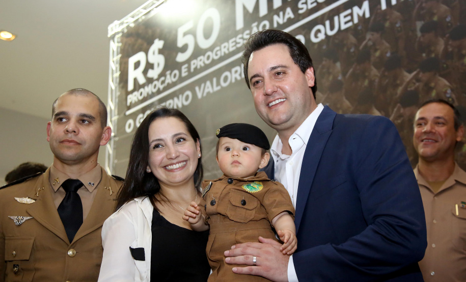 O governador Carlos Massa Ratinho Junior assina promoções e progressões das Forças de Segurança Pública. Foto: Jaelson Lucas/ANPr