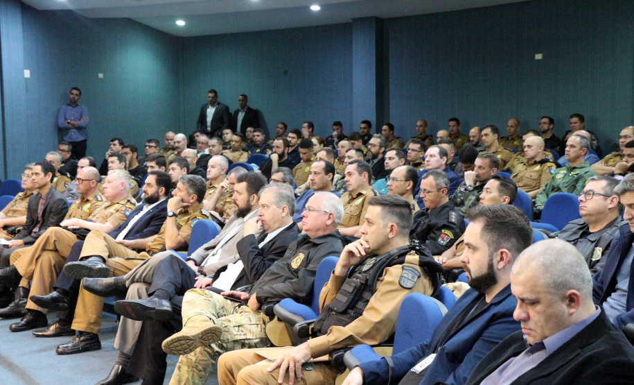 Simpósio de Operações Policiais Militares de Fronteira. Oficiais e praças de diversas unidades da Polícia Militar do Paraná, principalmente das especializadas, participam nesta quinta e sexta-feira (25 e 26), em Foz do Iguaçu, do 1º Simpósio de Operações Policiais Militares de Fronteira. Foto: Soldado Ismael Ponchio