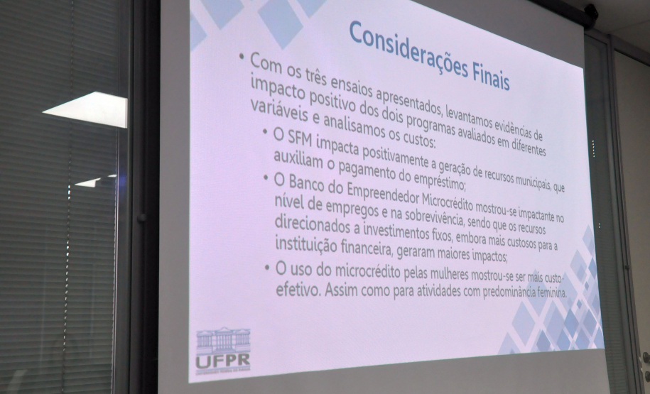 Um estudo acadêmico elaborado pela doutora em economia Dayane Rocha de Pauli mostrou a importância do crédito concedido pela Fomento Paraná aos municípios e empreendedores paranaenses. O trabalho serviu de tese para conclusão de doutorado da pesquisadora na Universidade Federal do Paraná (UFPR). Foto: Divulgação/Fomento Paraná