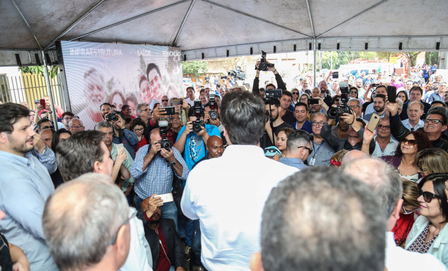 Pavimentação de ruas, melhoria em quadras poliesportivas, revitalização de praça, construção de barracões industriais e compra de equipamentos rodoviários são os principais investimentos que 15 municípios da região Norte do Paraná farão com apoio do Governo do Estado