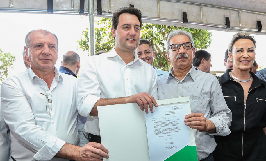 Pavimentação de ruas, melhoria em quadras poliesportivas, revitalização de praça, construção de barracões industriais e compra de equipamentos rodoviários são os principais investimentos que 15 municípios da região Norte do Paraná farão com apoio do Governo do Estado