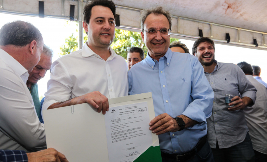 Pavimentação de ruas, melhoria em quadras poliesportivas, revitalização de praça, construção de barracões industriais e compra de equipamentos rodoviários são os principais investimentos que 15 municípios da região Norte do Paraná farão com apoio do Governo do Estado