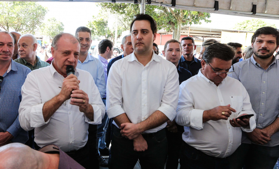 Pavimentação de ruas, melhoria em quadras poliesportivas, revitalização de praça, construção de barracões industriais e compra de equipamentos rodoviários são os principais investimentos que 15 municípios da região Norte do Paraná farão com apoio do Governo do Estado