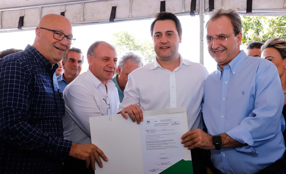 Pavimentação de ruas, melhoria em quadras poliesportivas, revitalização de praça, construção de barracões industriais e compra de equipamentos rodoviários são os principais investimentos que 15 municípios da região Norte do Paraná farão com apoio do Governo do Estado