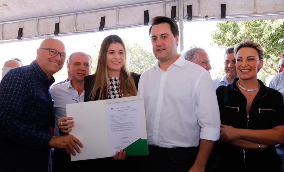 Pavimentação de ruas, melhoria em quadras poliesportivas, revitalização de praça, construção de barracões industriais e compra de equipamentos rodoviários são os principais investimentos que 15 municípios da região Norte do Paraná farão com apoio do Governo do Estado