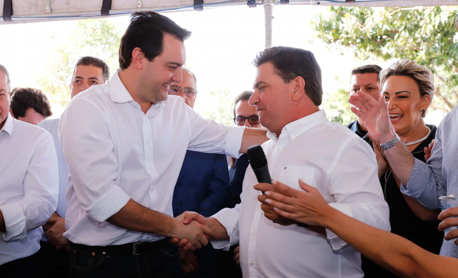 Pavimentação de ruas, melhoria em quadras poliesportivas, revitalização de praça, construção de barracões industriais e compra de equipamentos rodoviários são os principais investimentos que 15 municípios da região Norte do Paraná farão com apoio do Governo do Estado