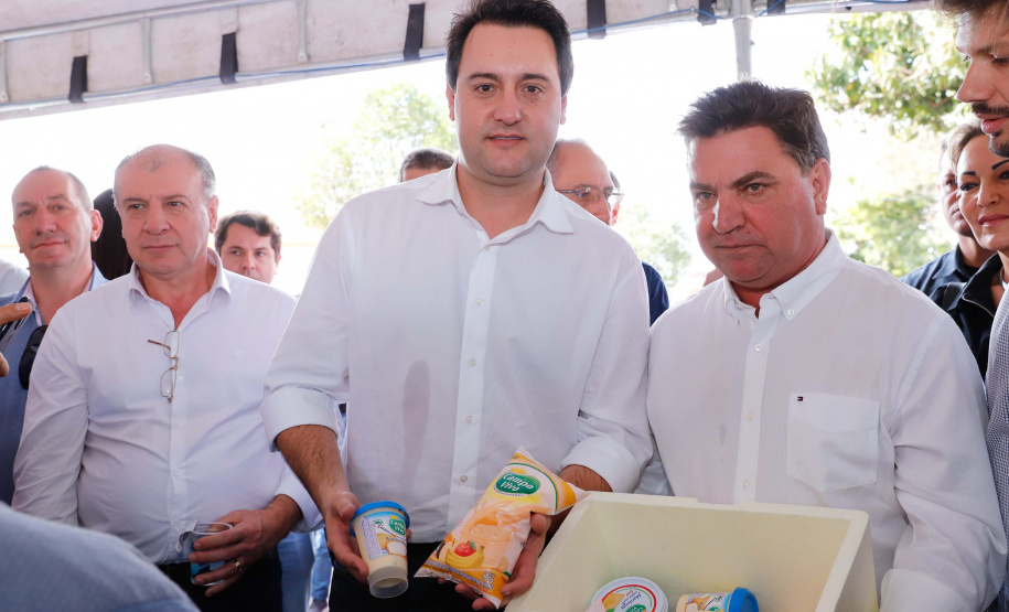 Pavimentação de ruas, melhoria em quadras poliesportivas, revitalização de praça, construção de barracões industriais e compra de equipamentos rodoviários são os principais investimentos que 15 municípios da região Norte do Paraná farão com apoio do Governo do Estado