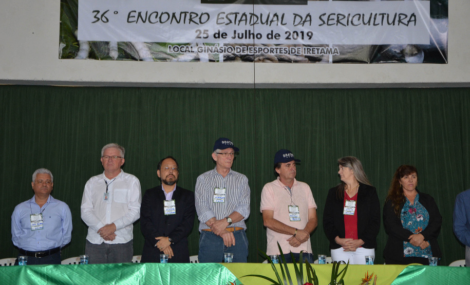 O Paraná está se consolidando como maior produtor de fio da seda de qualidade do mundo. Por conta disso, a demanda internacional pelo produto paranaense está aquecida, resultando em mais renda para produtores e pequenos municípios. Esse cenário promissor e as inovações tecnológicas introduzidas no setor foram temas do 36º Encontro Estadual de Sericicultura, realizado nesta quinta-feira (25) no município de Iretama, no Centro do Paraná. Foto: Divulgação/SEAB