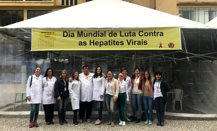 A Secretaria da Saúde do Paraná promove neste mês diversas ações da campanha Julho Amarelo, que visa conscientizar a população sobre a prevenção e tratamento das hepatites virais. Uma das principais atividades aconteceu nesta quinta-feira (25), em Curitiba, com a oferta de testes rápidos para diagnóstico das hepatites B e C. Foto: Divulgação/SESA
