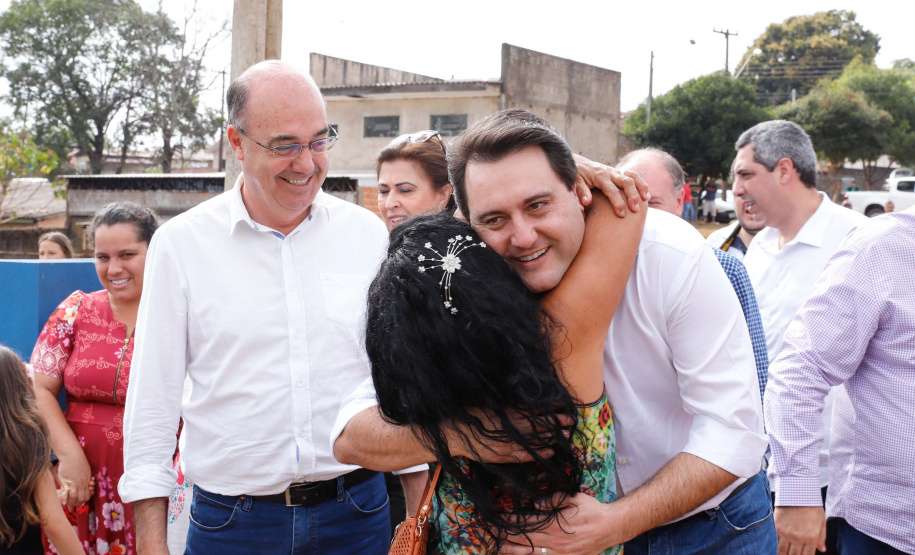 O governador Carlos Massa Ratinho Junior e o prefeito Miguel Amaral inauguraram mais uma unidade do projeto Meu Campinho
