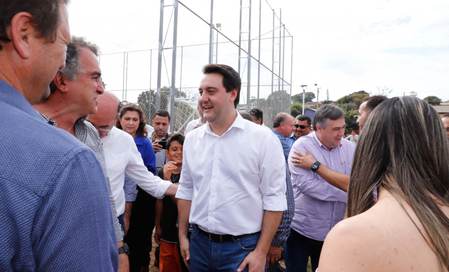 O governador Carlos Massa Ratinho Junior e o prefeito Miguel Amaral inauguraram mais uma unidade do projeto Meu Campinho
