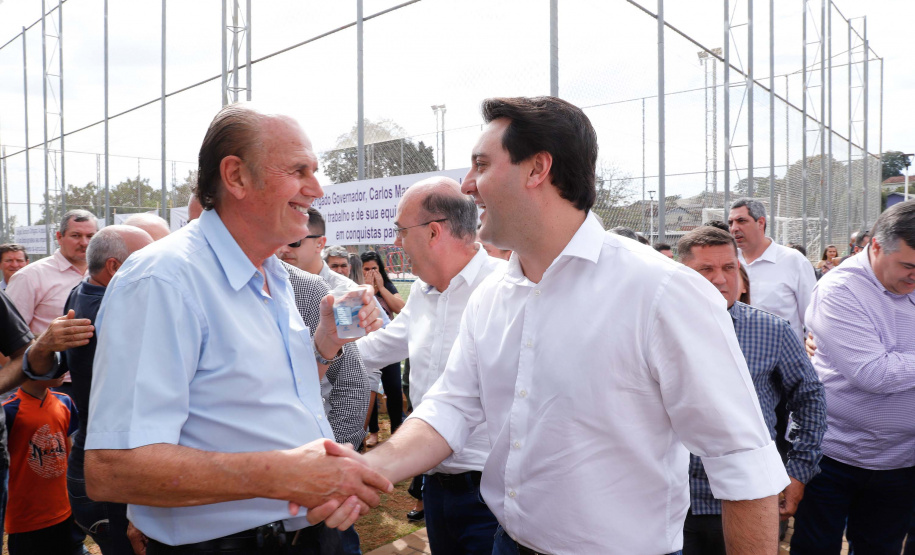 O governador Carlos Massa Ratinho Junior e o prefeito Miguel Amaral inauguraram mais uma unidade do projeto Meu Campinho