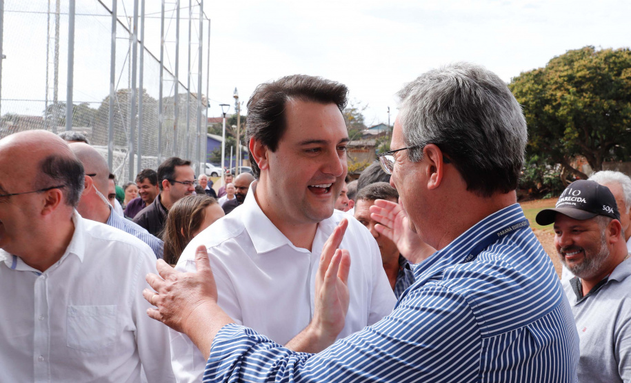 O governador Carlos Massa Ratinho Junior e o prefeito Miguel Amaral inauguraram mais uma unidade do projeto Meu Campinho