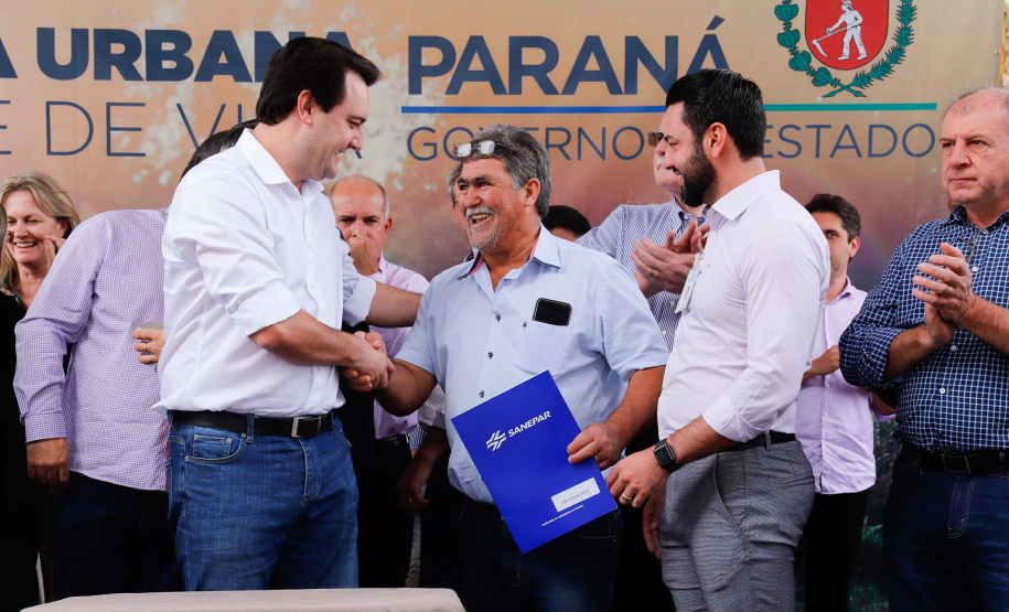 O governador Carlos Massa Ratinho Junior e o prefeito Miguel Amaral inauguraram mais uma unidade do projeto Meu Campinho