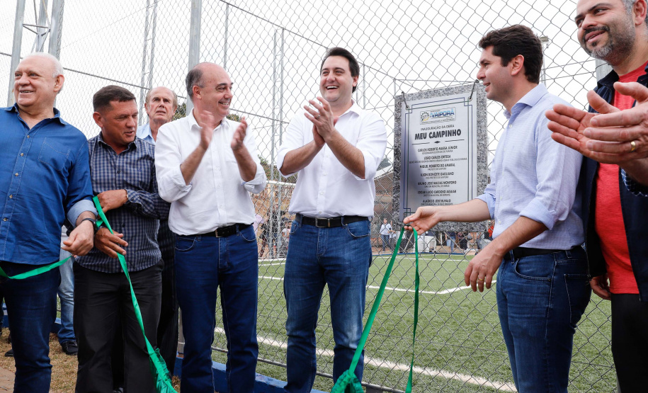O governador Carlos Massa Ratinho Junior e o prefeito Miguel Amaral inauguraram mais uma unidade do projeto Meu Campinho