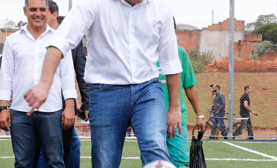 O governador Carlos Massa Ratinho Junior e o prefeito Miguel Amaral inauguraram mais uma unidade do projeto Meu Campinho