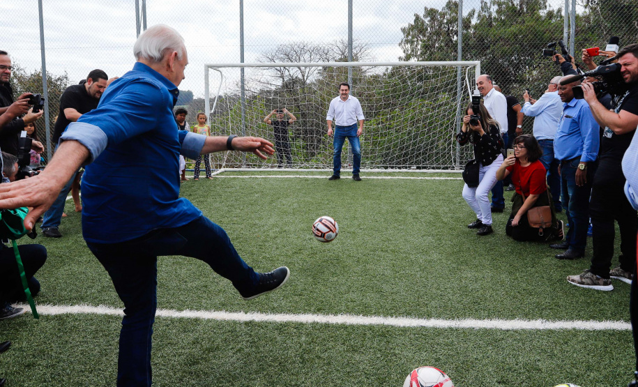 O governador Carlos Massa Ratinho Junior e o prefeito Miguel Amaral inauguraram mais uma unidade do projeto Meu Campinho