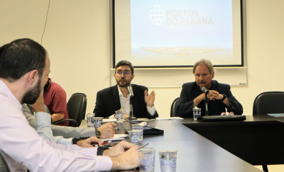 Tomaram posse nesta semana os novos membros do Conselho de Administração dos Portos do Paraná (Consad). O colegiado é responsável pela orientação geral dos negócios da empresa pública e composto por cinco integrantes. Foto: Claudio Neves/Portos do Paraná