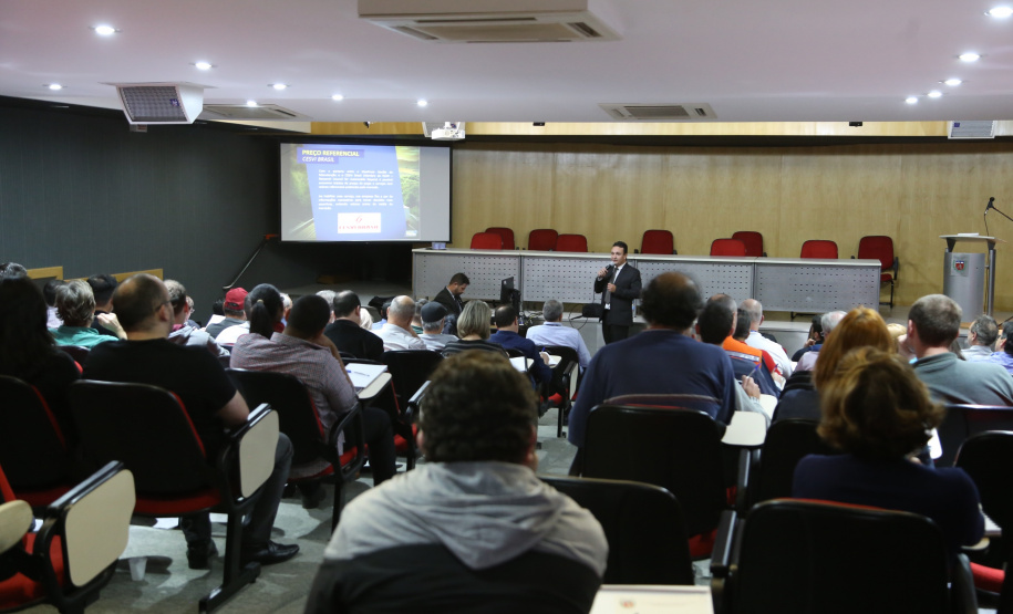 A medida autorizada judicialmente que permitiu o pagamento direto às oficinas por parte do Estado permitiu que o Paraná restabelecesse, em menos de um mês, boa parte da frota que estava parada por falta de manutenção. A Secretaria de Estado da Segurança Pública, que detém a maior parte da frota paranaense (62% dos 18 mil veículos oficiais), foi a que mais conseguiu avançar com os reparos. Foto: José Fernando Ogura/ANPr