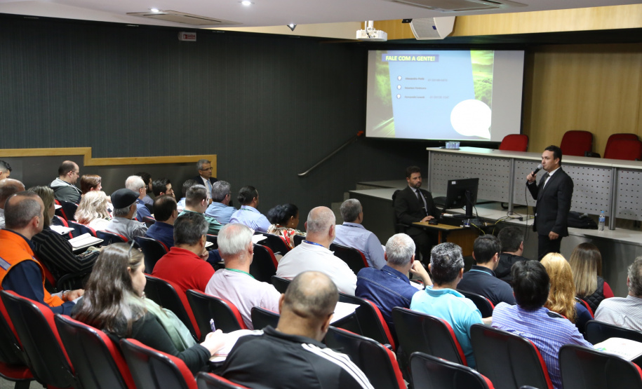 A medida autorizada judicialmente que permitiu o pagamento direto às oficinas por parte do Estado permitiu que o Paraná restabelecesse, em menos de um mês, boa parte da frota que estava parada por falta de manutenção. A Secretaria de Estado da Segurança Pública, que detém a maior parte da frota paranaense (62% dos 18 mil veículos oficiais), foi a que mais conseguiu avançar com os reparos. Foto: José Fernando Ogura/ANPr