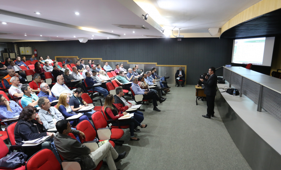 A medida autorizada judicialmente que permitiu o pagamento direto às oficinas por parte do Estado permitiu que o Paraná restabelecesse, em menos de um mês, boa parte da frota que estava parada por falta de manutenção. A Secretaria de Estado da Segurança Pública, que detém a maior parte da frota paranaense (62% dos 18 mil veículos oficiais), foi a que mais conseguiu avançar com os reparos. Foto: José Fernando Ogura/ANPr