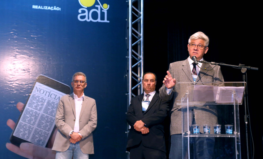 A Secretaria de Estado da Comunicação Social e Cultura reúne neste fim de semana empresários, jornalistas, publicitários e profissionais da área de comunicação para discutir a necessidade de transformar jornais e sites em plataformas de conteúdo mais dinâmicas e adaptadas ao mundo virtual