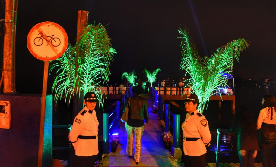 Um espetáculo de música clássica em plena Baía de Paranaguá. Foi assim uma das comemorações em alusão ao aniversário do município, o mais antigo do Paraná e que na próxima segunda-feira (29) completa 371 anos. Foto: Denis Ferreira Netto/SEDEST