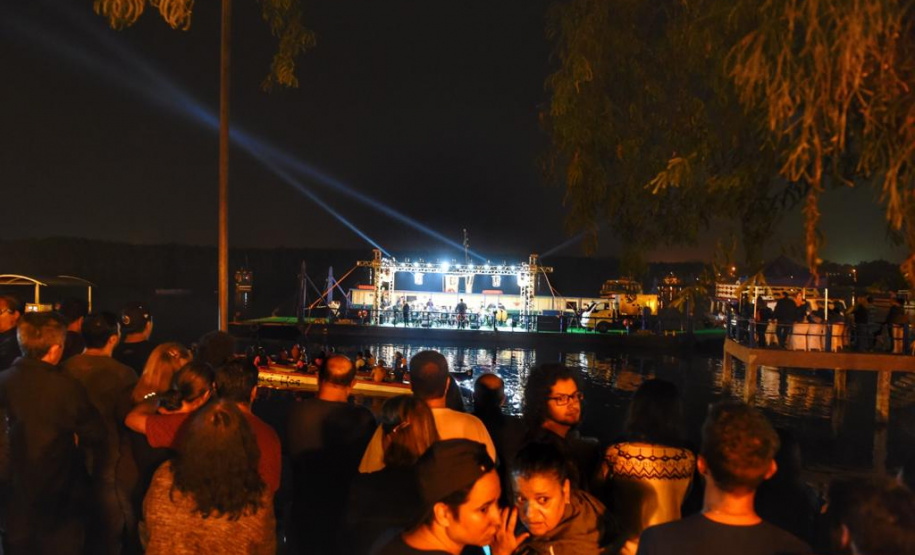 Um espetáculo de música clássica em plena Baía de Paranaguá. Foi assim uma das comemorações em alusão ao aniversário do município, o mais antigo do Paraná e que na próxima segunda-feira (29) completa 371 anos. Foto: Denis Ferreira Netto/SEDEST