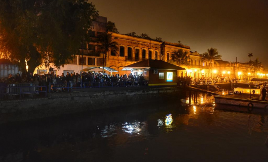 Um espetáculo de música clássica em plena Baía de Paranaguá. Foi assim uma das comemorações em alusão ao aniversário do município, o mais antigo do Paraná e que na próxima segunda-feira (29) completa 371 anos. Foto: Denis Ferreira Netto/SEDEST