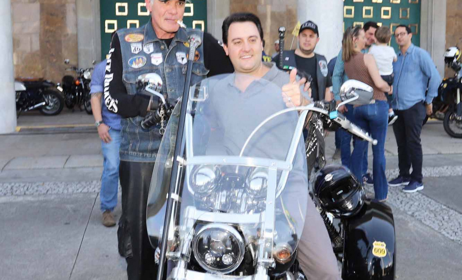 O governador Carlos Massa Ratinho Junior participou e deu as boas-vindas aos motoqueiros, presentes na benção em comemoração ao seu dia. Curitiba, 17-07-19.Foto: Arnaldo Alves / ANPr.