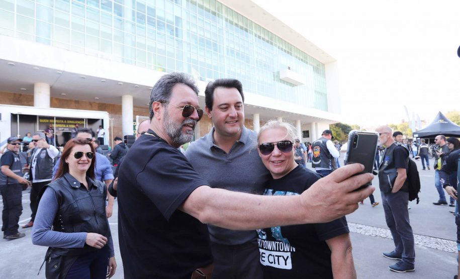 O governador Carlos Massa Ratinho Junior participou e deu as boas-vindas aos motoqueiros, presentes na benção em comemoração ao seu dia. Curitiba, 17-07-19.Foto: Arnaldo Alves / ANPr.