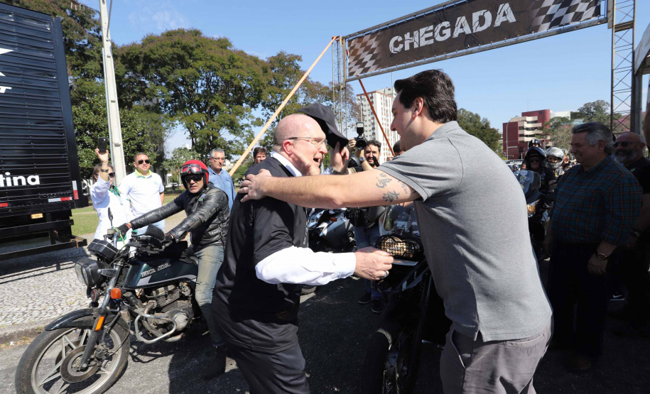 O governador Carlos Massa Ratinho Junior participou e deu as boas-vindas aos motoqueiros, presentes na benção em comemoração ao seu dia. Curitiba, 17-07-19.Foto: Arnaldo Alves / ANPr.