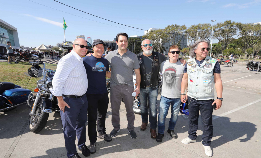 O governador Carlos Massa Ratinho Junior participou e deu as boas-vindas aos motoqueiros, presentes na benção em comemoração ao seu dia. Curitiba, 17-07-19.Foto: Arnaldo Alves / ANPr.