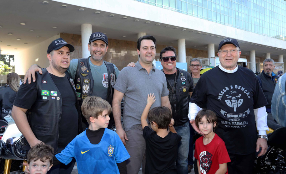 O governador Carlos Massa Ratinho Junior participou e deu as boas-vindas aos motoqueiros, presentes na benção em comemoração ao seu dia. Curitiba, 17-07-19.Foto: Arnaldo Alves / ANPr.