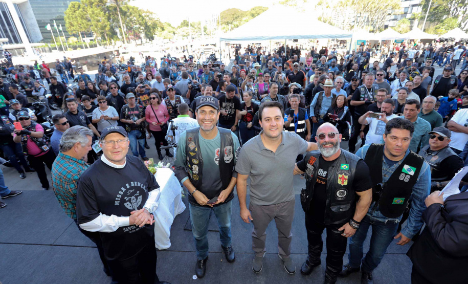 O governador Carlos Massa Ratinho Junior participou e deu as boas-vindas aos motoqueiros, presentes na benção em comemoração ao seu dia. Curitiba, 17-07-19.Foto: Arnaldo Alves / ANPr.