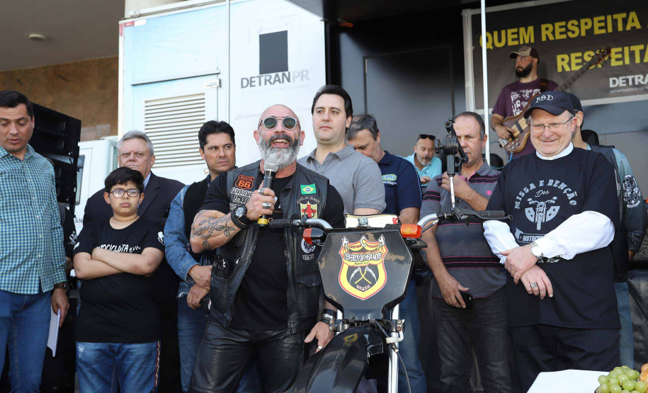 O governador Carlos Massa Ratinho Junior participou e deu as boas-vindas aos motoqueiros, presentes na benção em comemoração ao seu dia. Curitiba, 17-07-19.Foto: Arnaldo Alves / ANPr.
