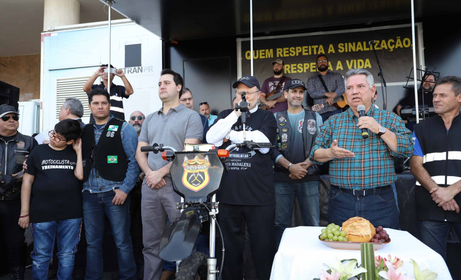 O governador Carlos Massa Ratinho Junior participou e deu as boas-vindas aos motoqueiros, presentes na benção em comemoração ao seu dia. Curitiba, 17-07-19.Foto: Arnaldo Alves / ANPr.