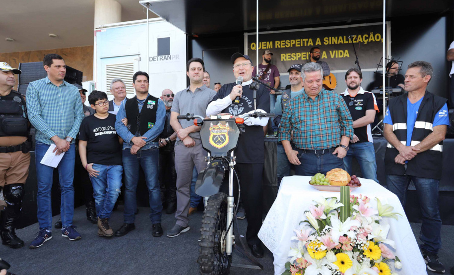 O governador Carlos Massa Ratinho Junior participou e deu as boas-vindas aos motoqueiros, presentes na benção em comemoração ao seu dia. Curitiba, 17-07-19.Foto: Arnaldo Alves / ANPr.