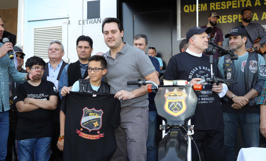 O governador Carlos Massa Ratinho Junior participou e deu as boas-vindas aos motoqueiros, presentes na benção em comemoração ao seu dia. Curitiba, 17-07-19.Foto: Arnaldo Alves / ANPr.