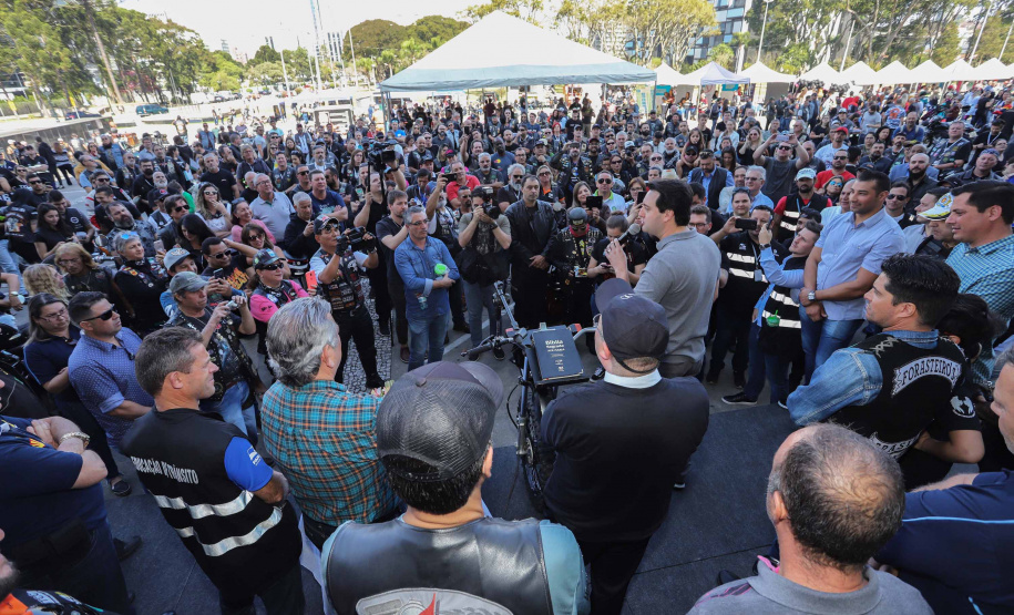 O governador Carlos Massa Ratinho Junior participou e deu as boas-vindas aos motoqueiros, presentes na benção em comemoração ao seu dia. Curitiba, 17-07-19.Foto: Arnaldo Alves / ANPr.