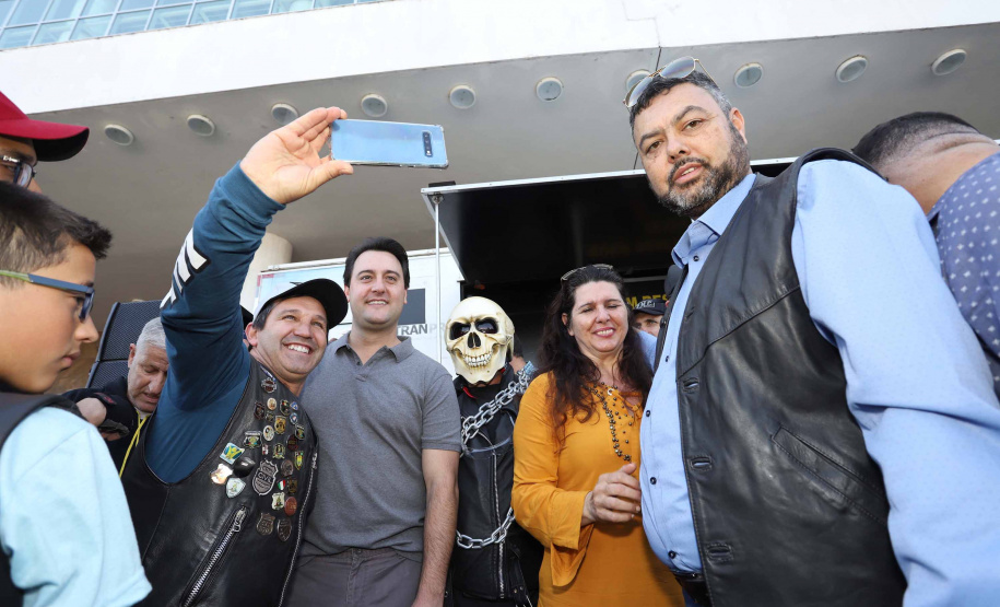 O governador Carlos Massa Ratinho Junior participou e deu as boas-vindas aos motoqueiros, presentes na benção em comemoração ao seu dia. Curitiba, 17-07-19.Foto: Arnaldo Alves / ANPr.