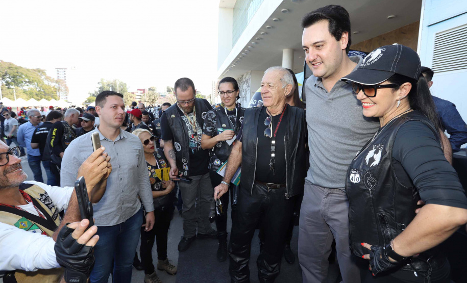 O governador Carlos Massa Ratinho Junior participou e deu as boas-vindas aos motoqueiros, presentes na benção em comemoração ao seu dia. Curitiba, 17-07-19.Foto: Arnaldo Alves / ANPr.