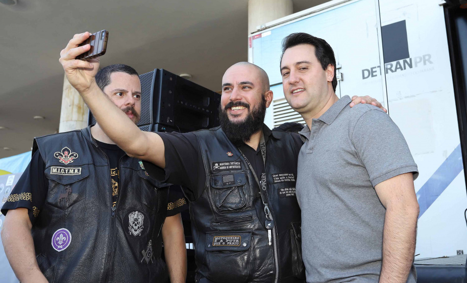 O governador Carlos Massa Ratinho Junior participou e deu as boas-vindas aos motoqueiros, presentes na benção em comemoração ao seu dia. Curitiba, 17-07-19.Foto: Arnaldo Alves / ANPr.