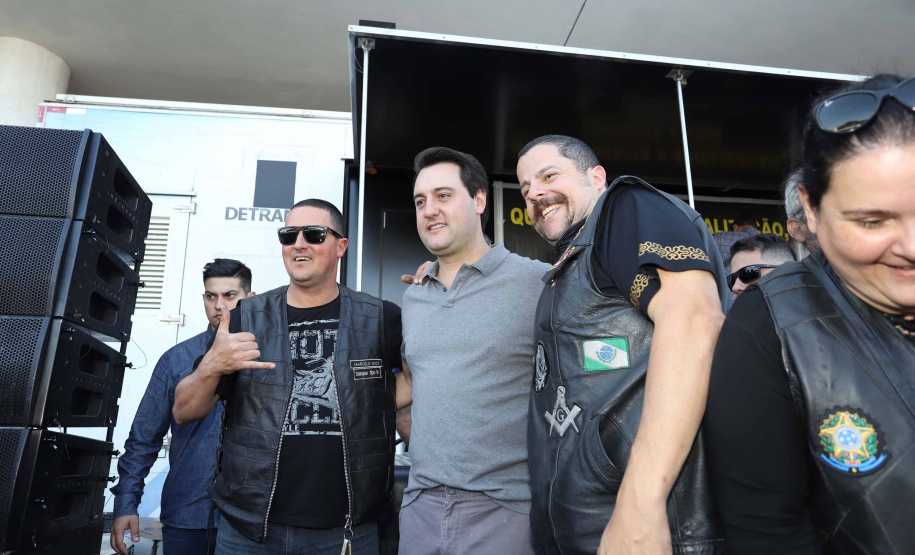 O governador Carlos Massa Ratinho Junior participou e deu as boas-vindas aos motoqueiros, presentes na benção em comemoração ao seu dia. Curitiba, 17-07-19.Foto: Arnaldo Alves / ANPr.