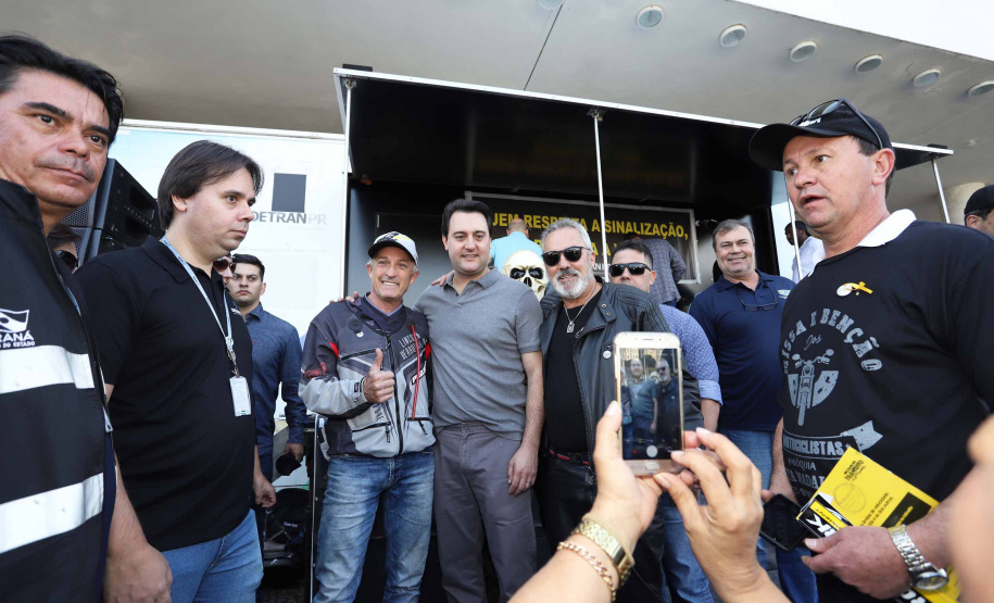 O governador Carlos Massa Ratinho Junior participou e deu as boas-vindas aos motoqueiros, presentes na benção em comemoração ao seu dia. Curitiba, 17-07-19.Foto: Arnaldo Alves / ANPr.