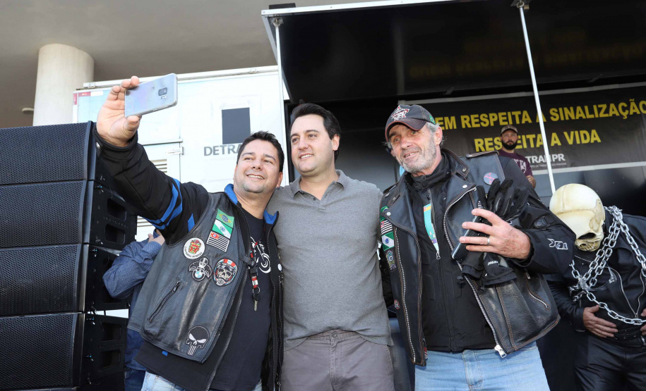 O governador Carlos Massa Ratinho Junior participou e deu as boas-vindas aos motoqueiros, presentes na benção em comemoração ao seu dia. Curitiba, 17-07-19.Foto: Arnaldo Alves / ANPr.