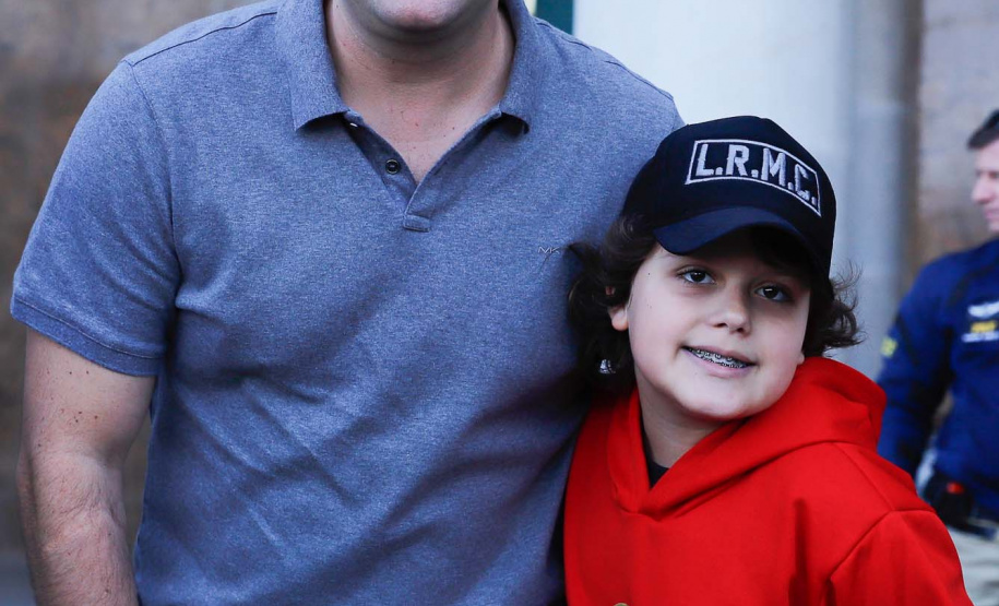 O governador Carlos Massa Ratinho Junior disse neste sábado (27) que o Governo do Paraná prepara, em parceria com motociclistas, uma agenda turística robusta para integrar ainda mais os clubes e potencializar as viagens ao encontro das belezas naturais do Estado. Ele participou das comemorações da 1ª Moto União, no Palácio Iguaçu, evento idealizado pelo Departamento de Trânsito do Paraná (Detran-PR) que passa a fazer parte do calendário estadual em razão do Dia do Motociclista.